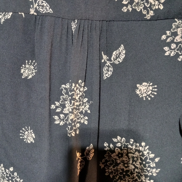 NWOT Skies Are Blue Navy Blouse with Faint Pink Floral, Large, Flaired Sleeve - Picture 7 of 8